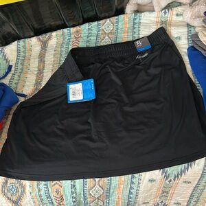 Columbia women’s extra large black skort